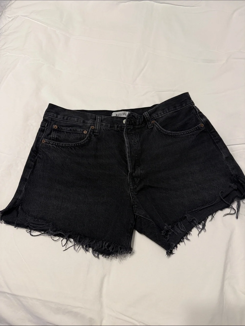 Like New. AGOLDE Parker Vintage Cut Off Denim Shorts in Black Vortex Size 30